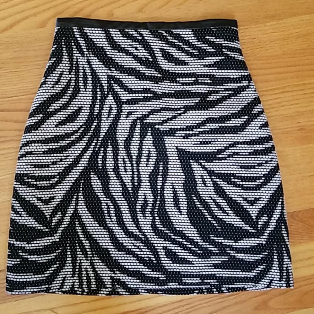 Black & White Textured Palm Print Mini Skirt